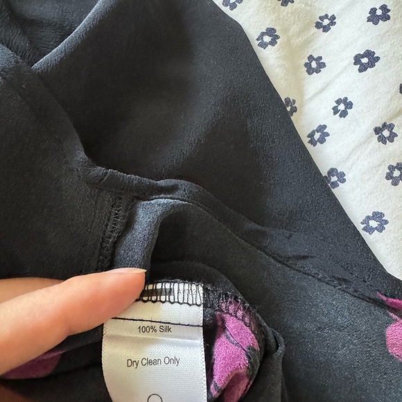 Amour Vert 100% Silk Blouse - Picture 4 of 4